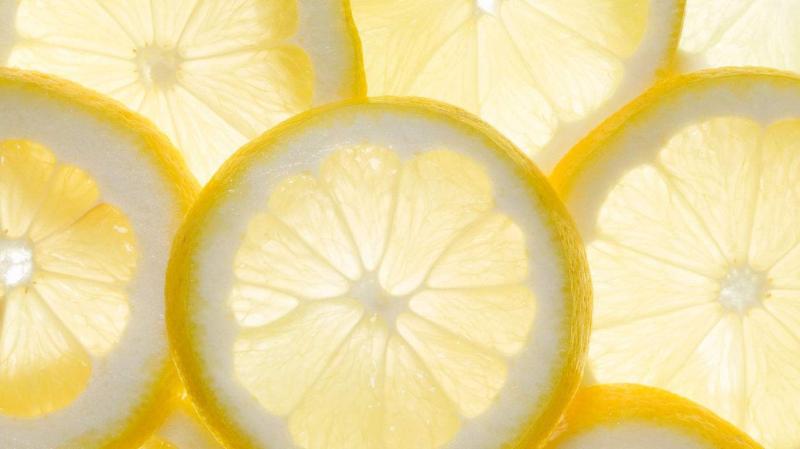 柠檬片泡水的方法